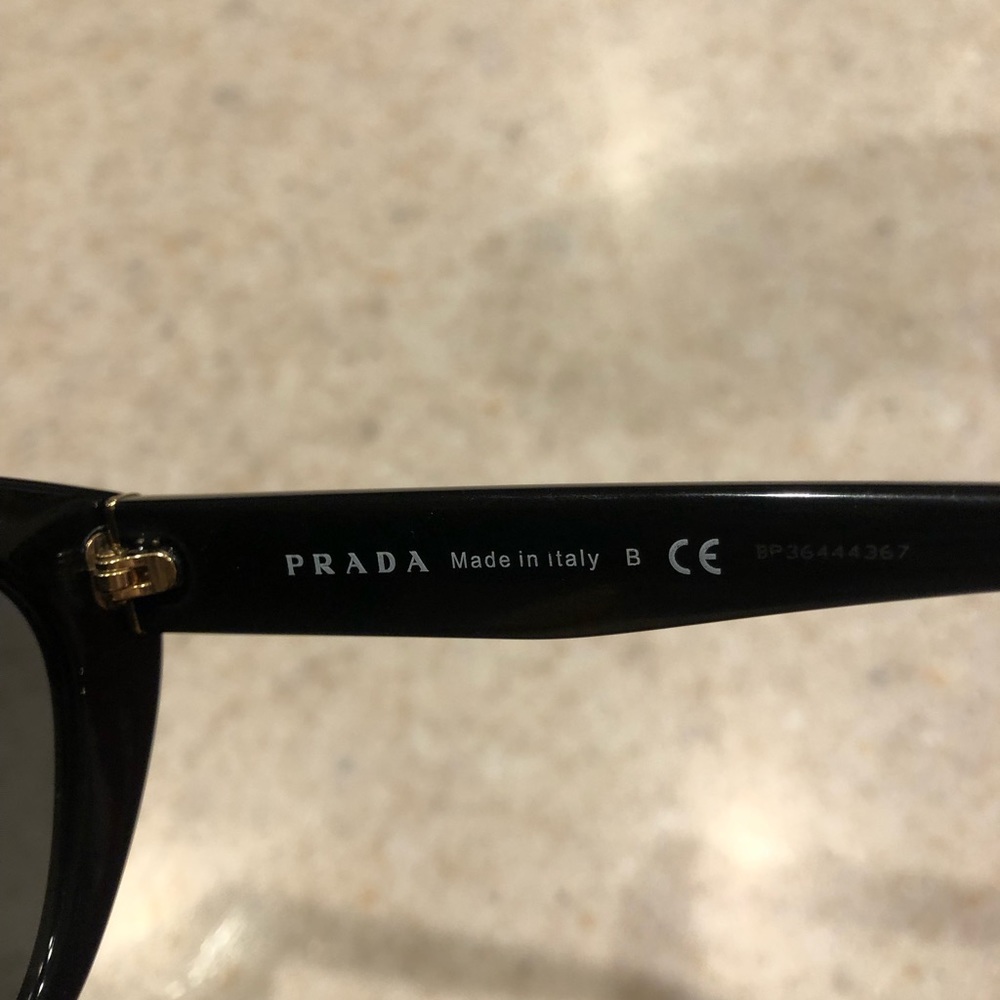 PRADA Sungkasses - Picture 5 of 12